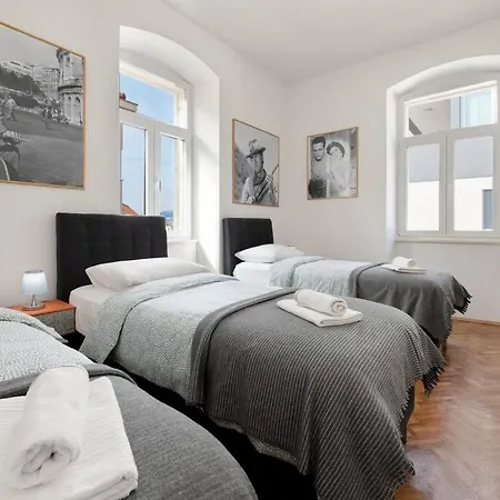 Lägenhet 4-bedroom 1 Min From Bacvice