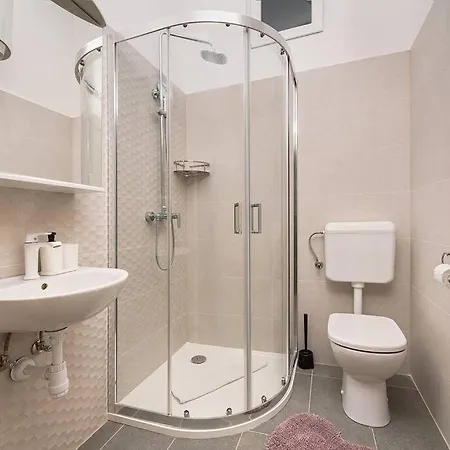 Apartman 4-bedroom 1 Min From Bacvice