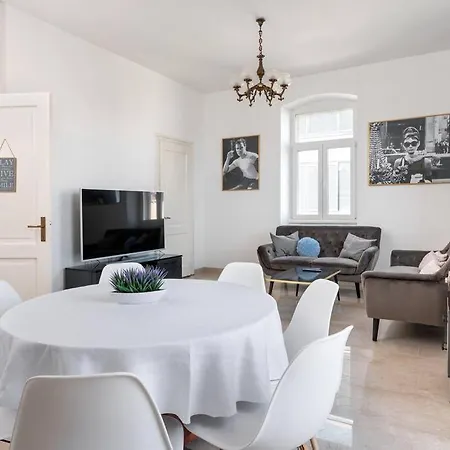 4-bedroom 1 Min From Bacvice *