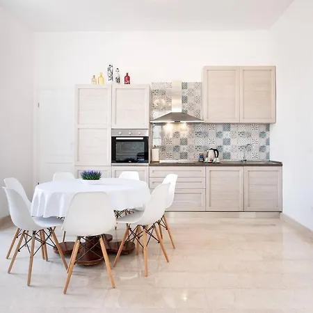 Apartment 4-bedroom 1 Min From Bacvice Split