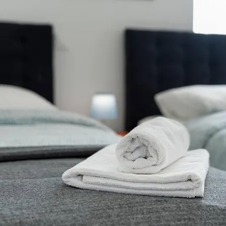 4-bedroom 1 Min From Bacvice Apartman *