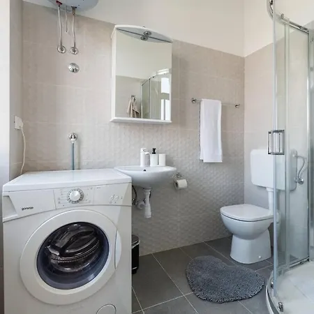 4-bedroom 1 Min From Bacvice Apartman