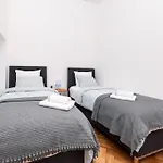 4-bedroom 1 Min From Bacvice Apartment *